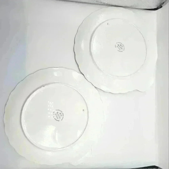 Vintage Set of 2 Gladstone Bone China Gold Trimmed Shell Plates 9" inches round - Picture 4 of 10
